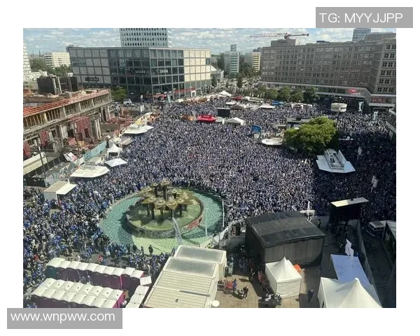 比勒费尔德球员大放异彩赢得球迷一致好评 比勒费尔德球员大放异彩赢得球迷一致好评