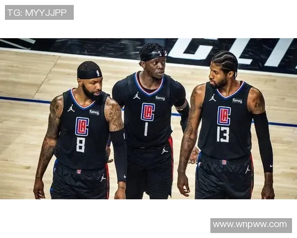 快船队全队齐心合力,勇夺西部冠军 快船队全队齐心合力,勇夺西部冠军